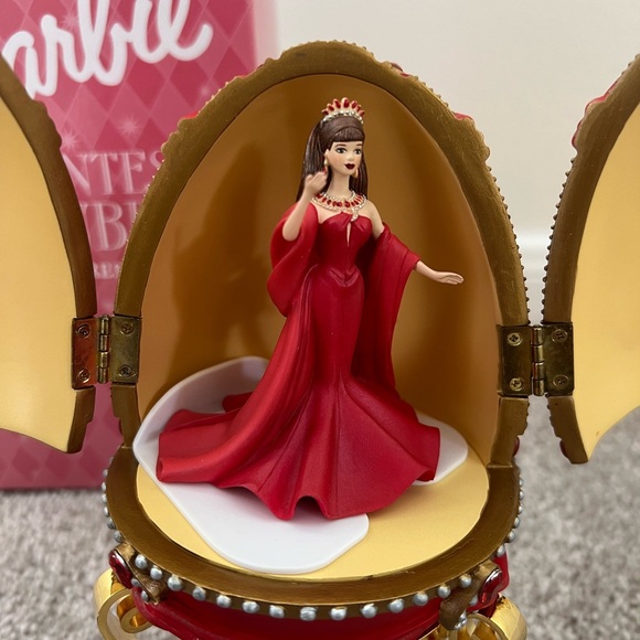 NWT Barbie Countess of Rubies Resin Egg - Picture 3 of 6